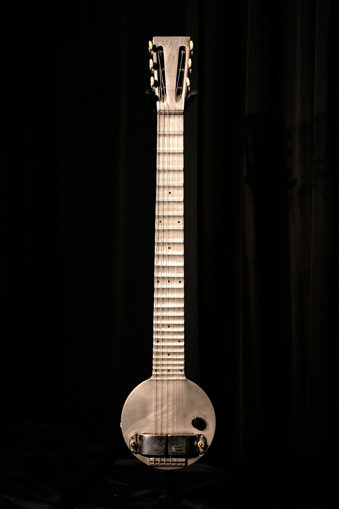 The first electrically amplified stringed instrument to be marketed commercially was a cast aluminium lap steel guitar nicknamed the "Frying Pan" designed in 1931