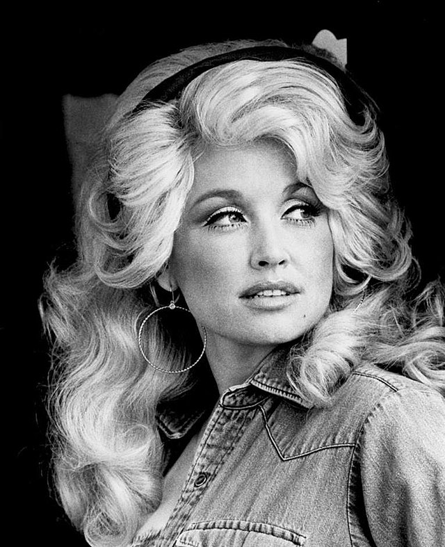 Dolly Parton in 1977